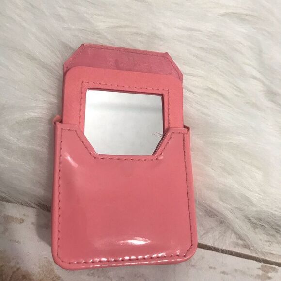 🦩 Bath & Body Works Pink Patent Compact Mirror travel size - Picture 3 of 8